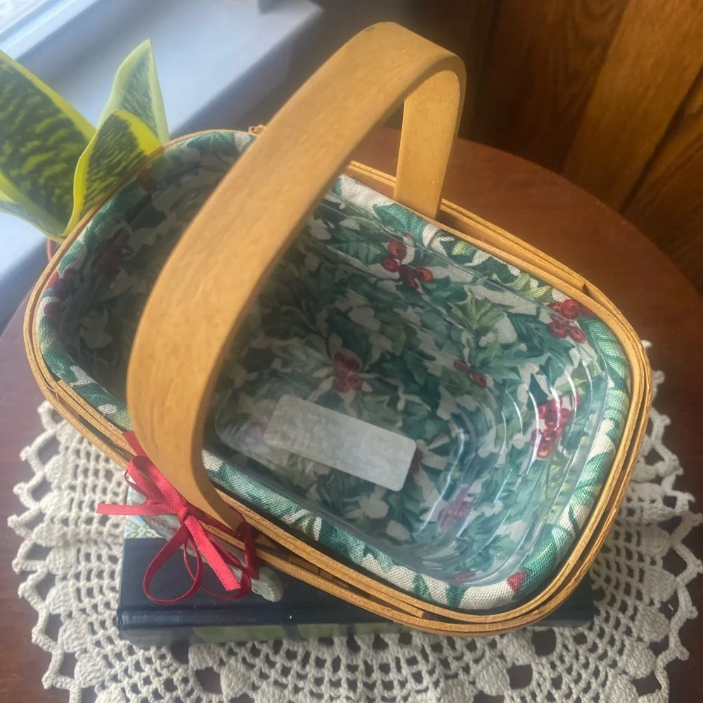 Longaberger 2002 Festive Holiday Christmas Woven Basket with Red Accents